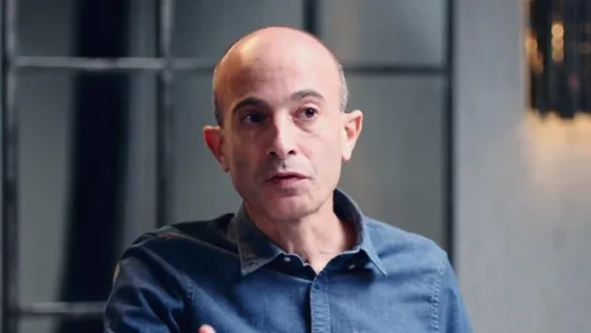 尤瓦尔·赫拉利提醒：人工智能可能在10年内主宰世界