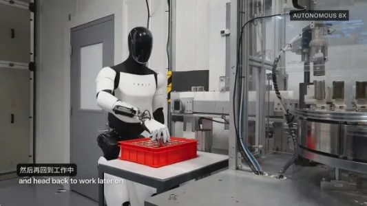 能够自主导航的特斯拉 Optimus 机器人