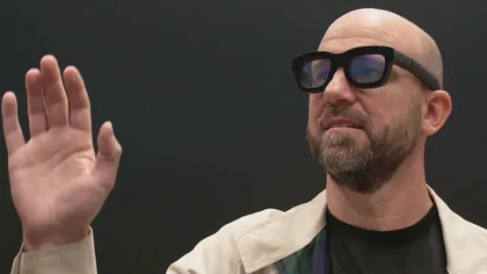 Meta 发布革命性 AR 眼镜原型 Orion